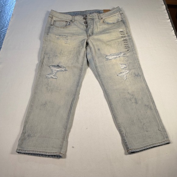 American Eagle Outfitters Womensy Boy Crop Jeans Light Wash Distressed Sz 14 NWT - Picture 10 of 15